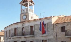 Fachada del ayuntamiento de Moralzaral - Torre del reloj El Frascuelo