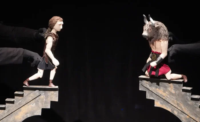 Marionetas de un hilo me liga a vos