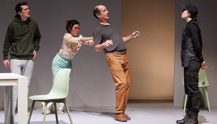 Comedia: Redada Familiar en el Teatro de Moralzarzal