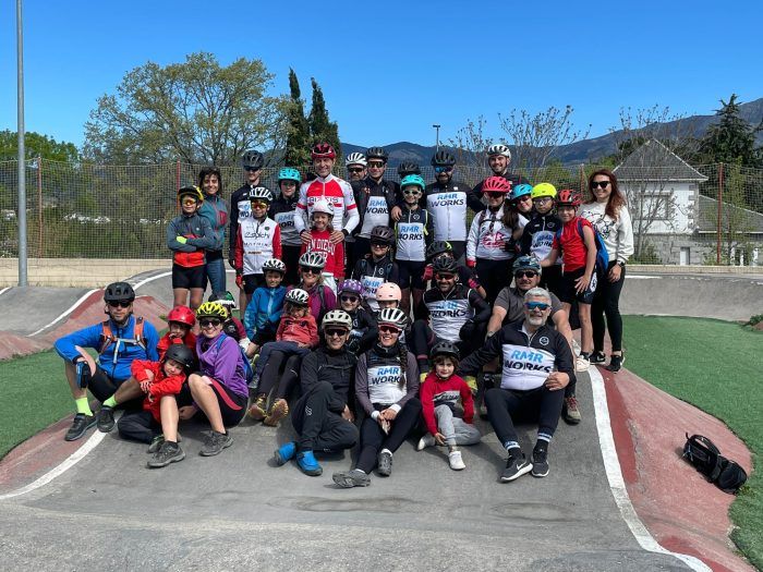 Grupo de alumnos de la escuela BTT Moralzarzal