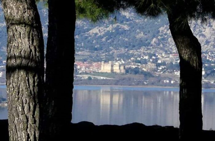 El Castillo de los Mendoza desde el pinar de la Virgen los Remedios