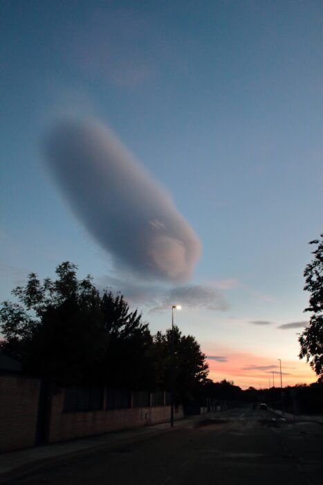 Cielo, tiñéndose de tonos rosados