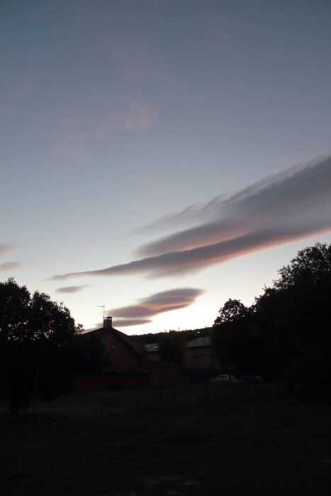 El crepúsculo pinta el cielo de Moralzarzal