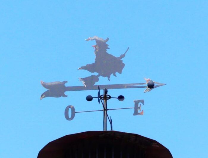 Veleta de una bruja en Alcalá de Henares