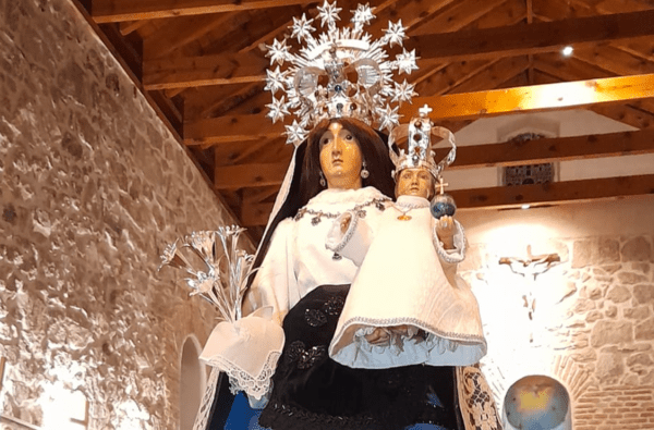 Imagen de la Virgen de los Desamparados en Galapagar.