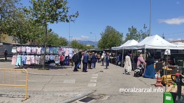Mercadillo semanal de Villalba en el P-29