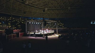 Escenario de Moral en Blanco en Plaza de Toros - Moralzarzal-info
