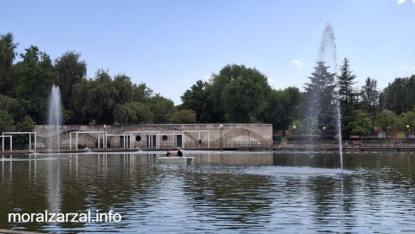 Géiser en el parque de la laguna del Carrizal de Villalba