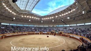 Corrida en la Plaza de Toros de Moralzarzal con el techo semicubierto Septiembre 2025