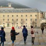 Grupo de turistas en el Real Monasterio de El Escorial