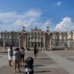 Turistas frente al Palacio Real